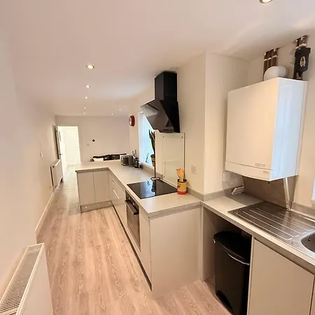 ゲストハウス Two Well Presented En-suite Bedrooms For Rent