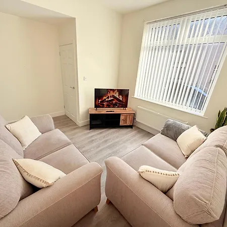 Two Well Presented En-suite Bedrooms For Rent *